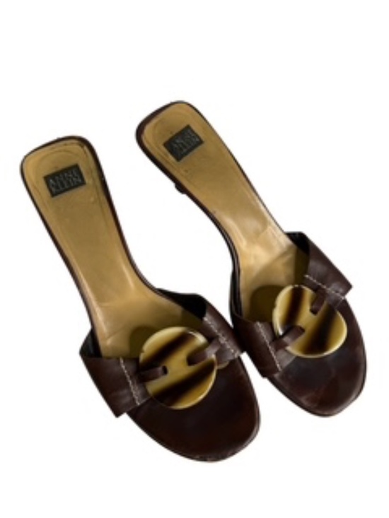 Anne Klein Chocolate Brown Shell Embellished Kitten Heel Sandal Size 7.5 - Picture 2 of 8